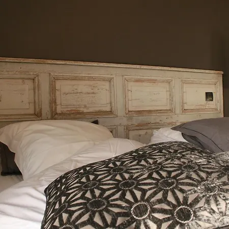 Alojamento de Acomodação e Pequeno-almoço Un Banc Au Soleil 4*