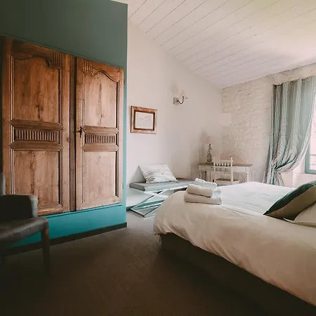 Un Banc Au Soleil Marsilly (Charente-Maritime)