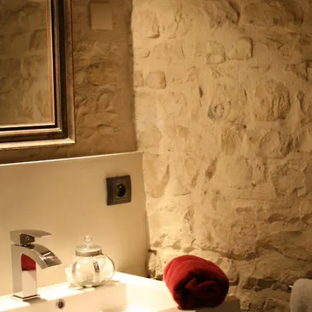 Un Banc Au Soleil Alojamento de Acomodação e Pequeno-almoço 4*