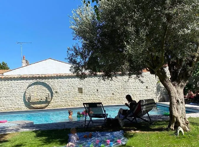 Bed & Breakfast Un Banc Au Soleil 4*