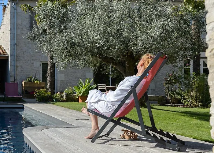 Un Banc Au Soleil Bed & Breakfast 4*