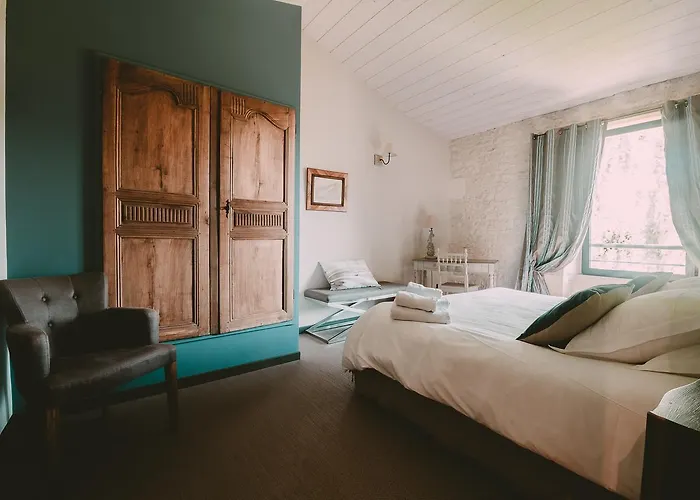 Un Banc Au Soleil Marsilly (Charente-Maritime)