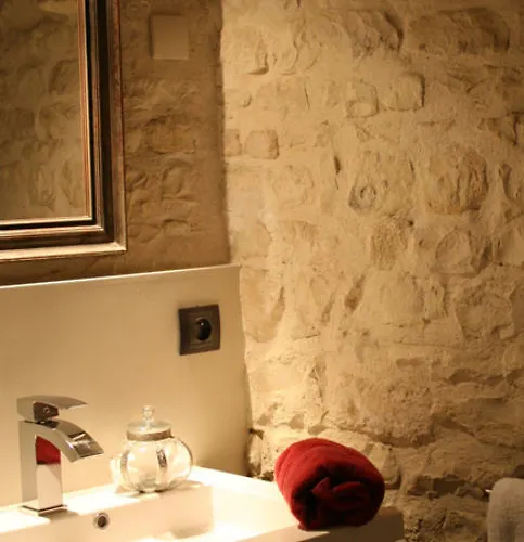 Un Banc Au Soleil Bed & Breakfast 4*